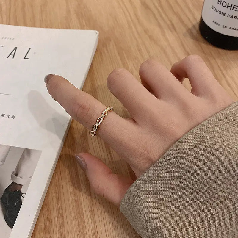 Kansy Rose 18K Gold Twsited Zircon Ring