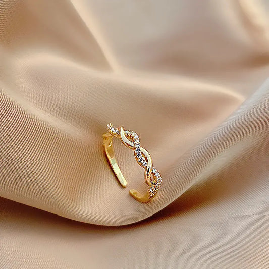 Kansy Rose 18K Gold Twsited Zircon Ring